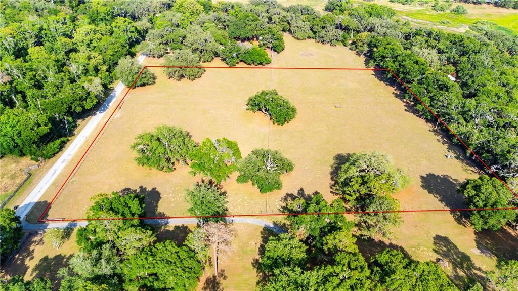 На продажу: $449,000 (7.47 acres)