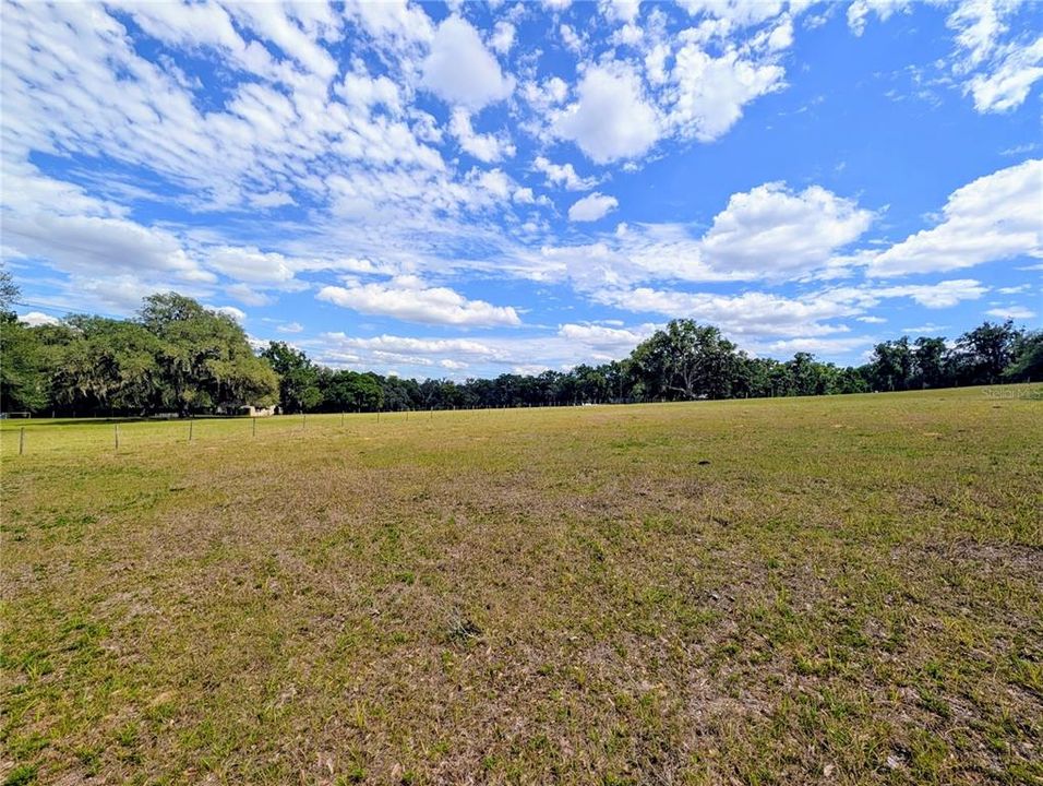 На продажу: $449,000 (7.47 acres)
