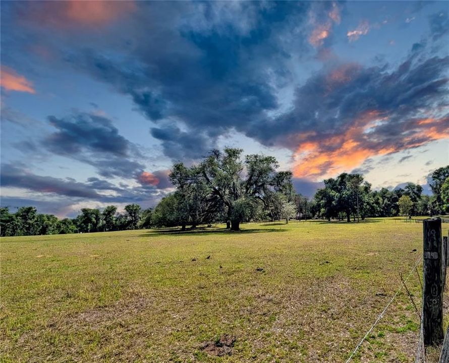 На продажу: $449,000 (7.47 acres)