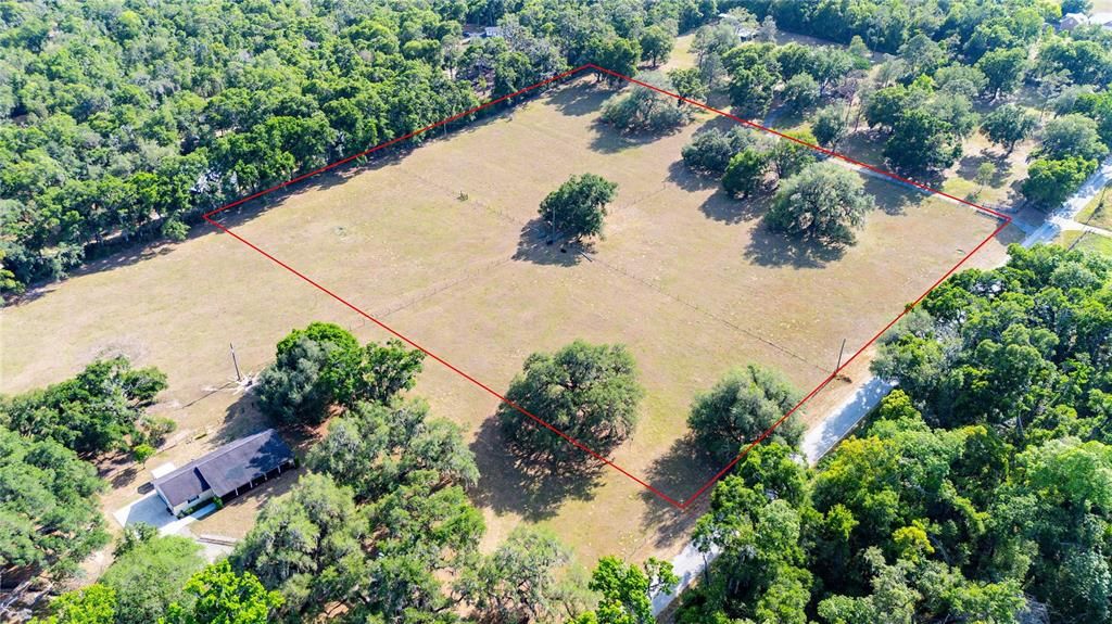 На продажу: $449,000 (7.47 acres)