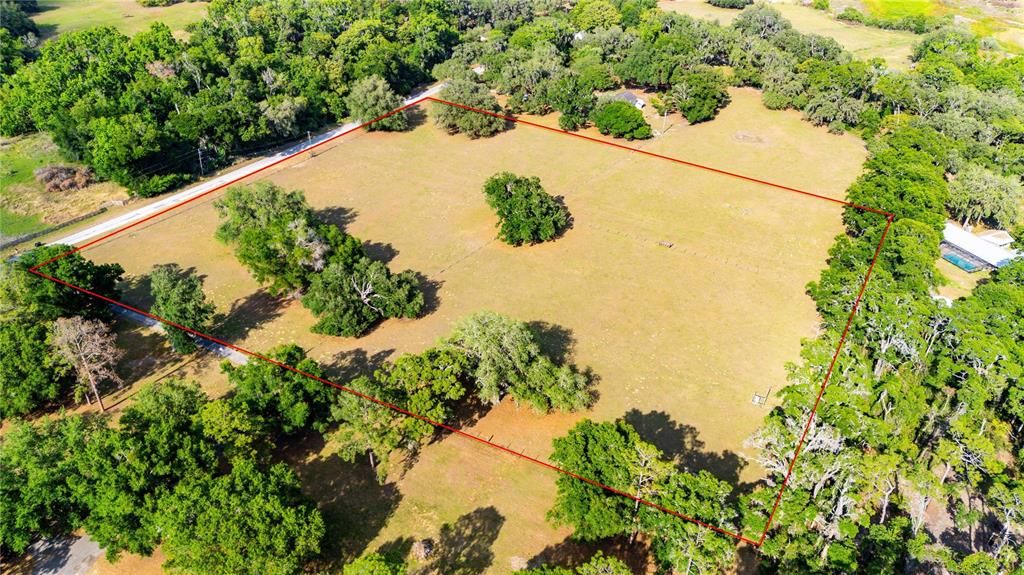 На продажу: $449,000 (7.47 acres)