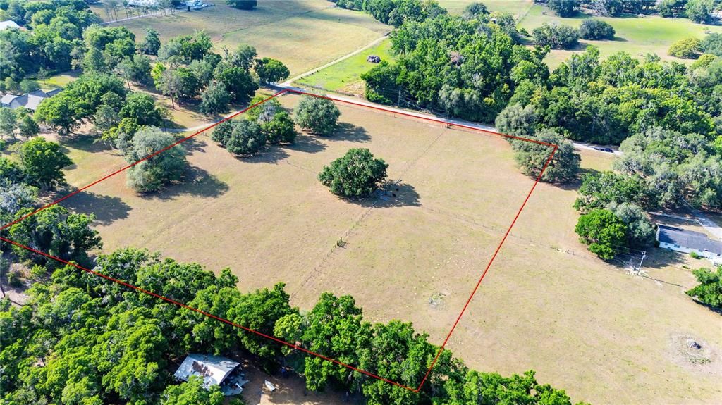 На продажу: $449,000 (7.47 acres)