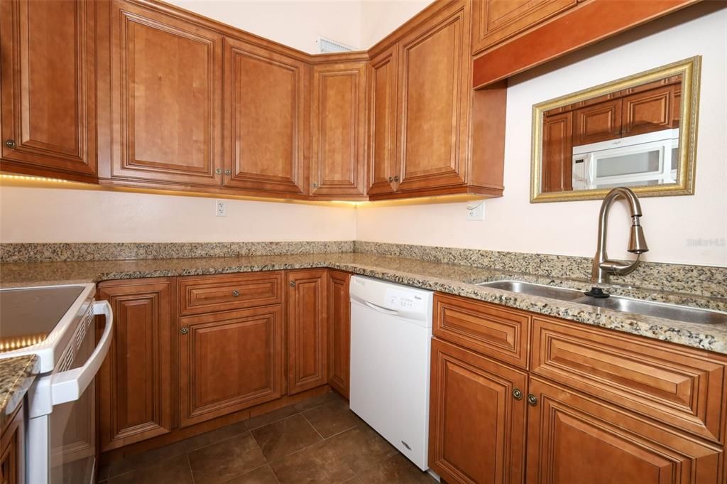 En Venta: $180,000 (2 camas, 2 baños, 1216 Pies cuadrados)