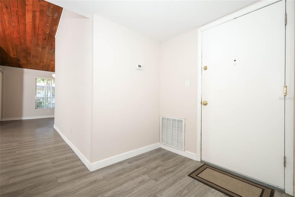 En Venta: $180,000 (2 camas, 2 baños, 1216 Pies cuadrados)