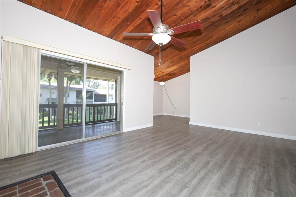 En Venta: $180,000 (2 camas, 2 baños, 1216 Pies cuadrados)