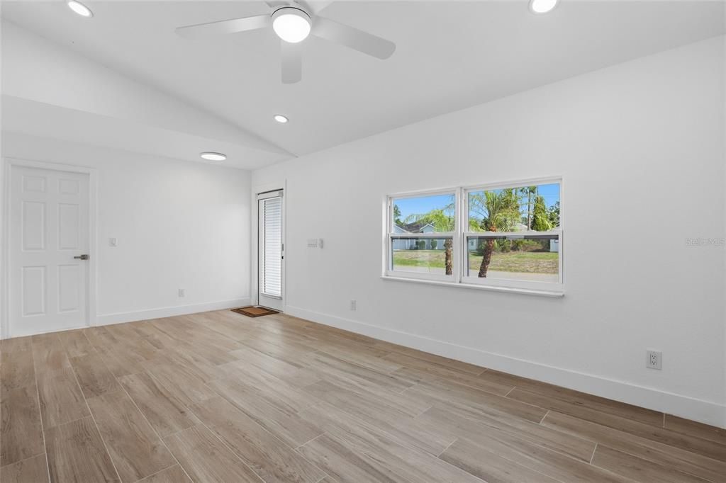 Activo con contrato: $295,000 (3 camas, 2 baños, 1364 Pies cuadrados)