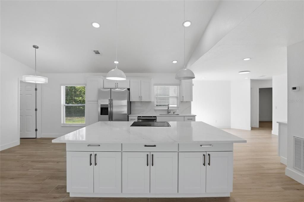 Activo con contrato: $295,000 (3 camas, 2 baños, 1364 Pies cuadrados)
