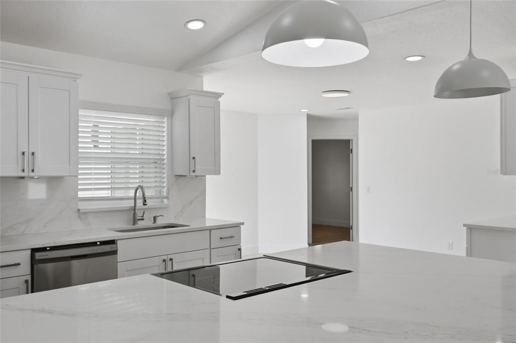 Activo con contrato: $295,000 (3 camas, 2 baños, 1364 Pies cuadrados)