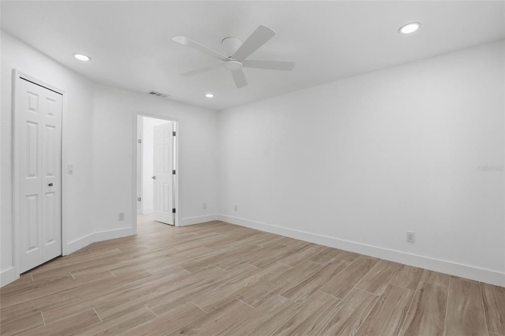 Activo con contrato: $295,000 (3 camas, 2 baños, 1364 Pies cuadrados)