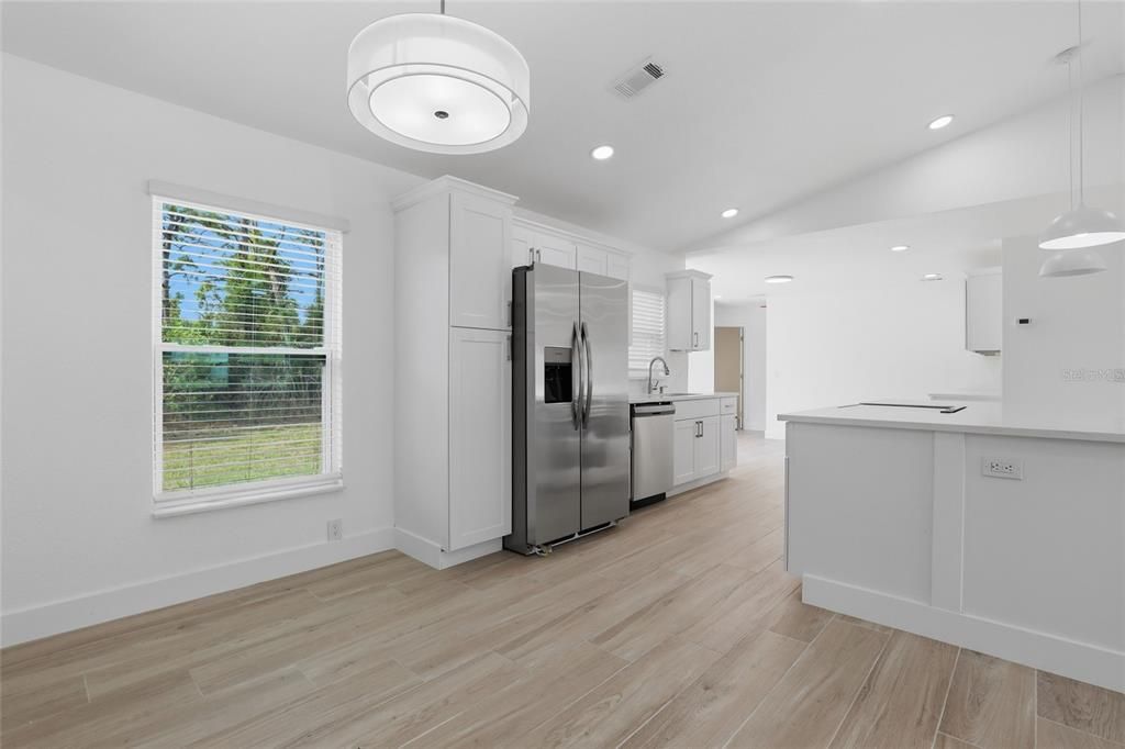 Activo con contrato: $295,000 (3 camas, 2 baños, 1364 Pies cuadrados)