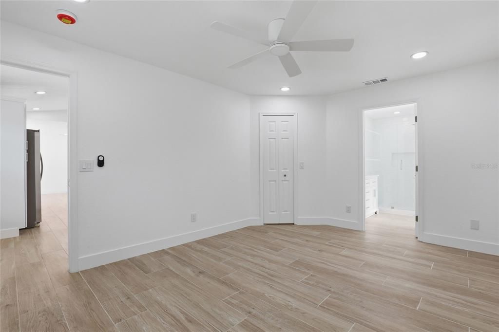 Activo con contrato: $295,000 (3 camas, 2 baños, 1364 Pies cuadrados)