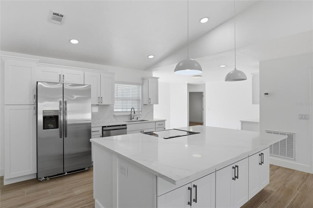 Activo con contrato: $295,000 (3 camas, 2 baños, 1364 Pies cuadrados)