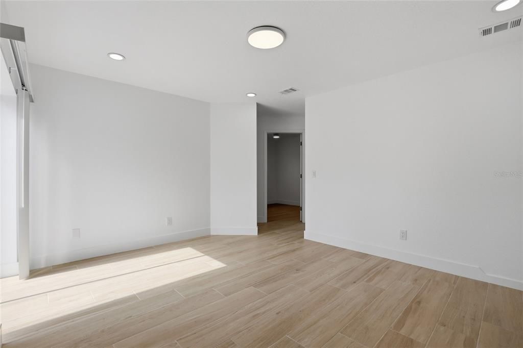 Activo con contrato: $295,000 (3 camas, 2 baños, 1364 Pies cuadrados)