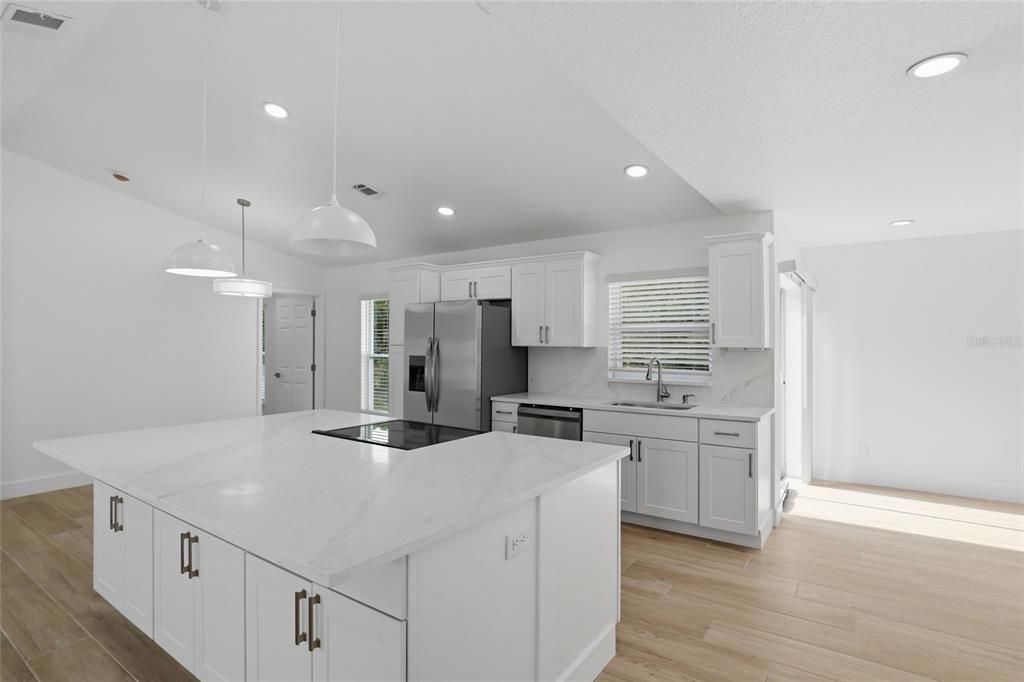 Activo con contrato: $295,000 (3 camas, 2 baños, 1364 Pies cuadrados)