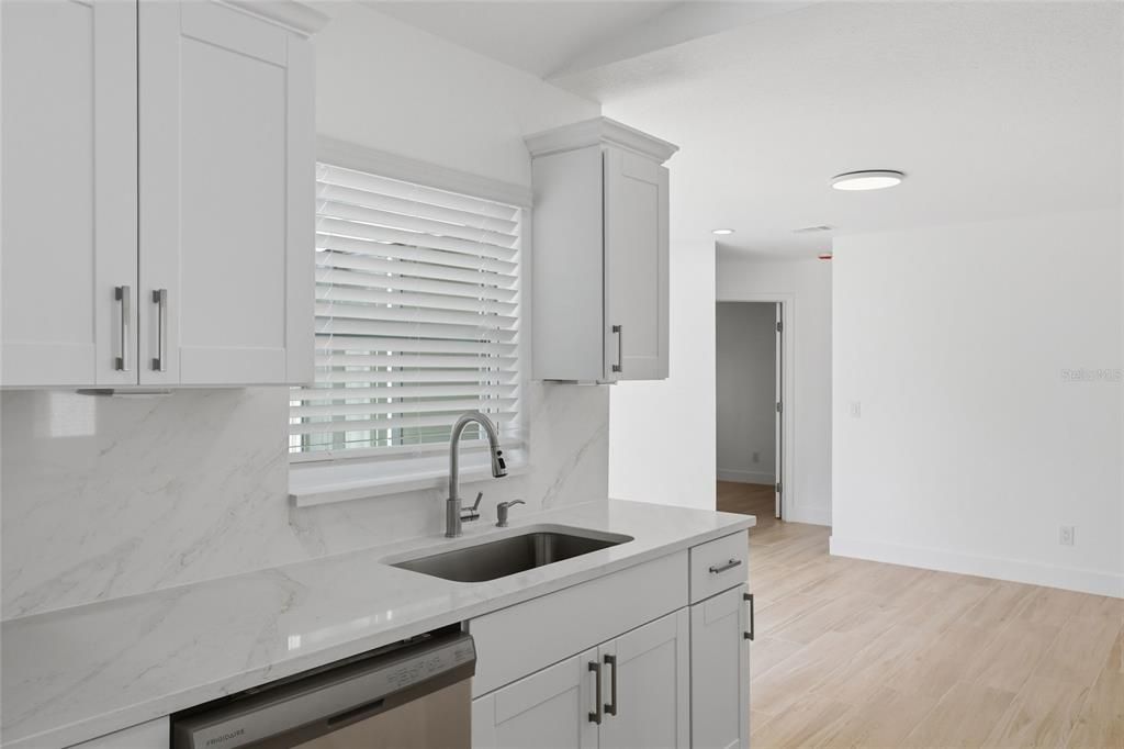 Activo con contrato: $295,000 (3 camas, 2 baños, 1364 Pies cuadrados)