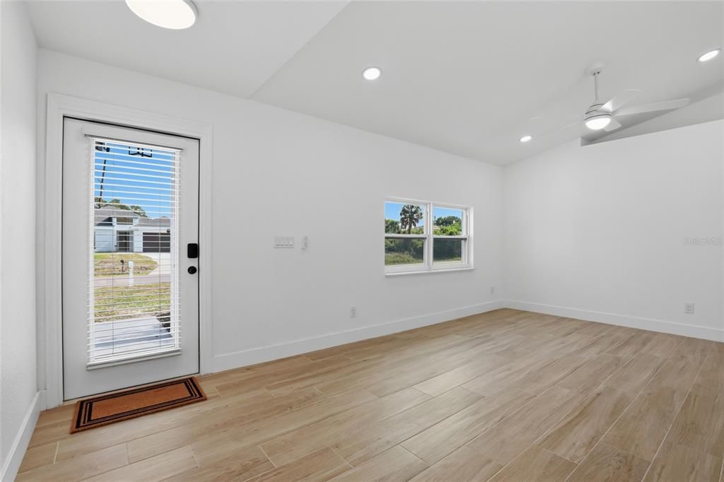 Activo con contrato: $295,000 (3 camas, 2 baños, 1364 Pies cuadrados)