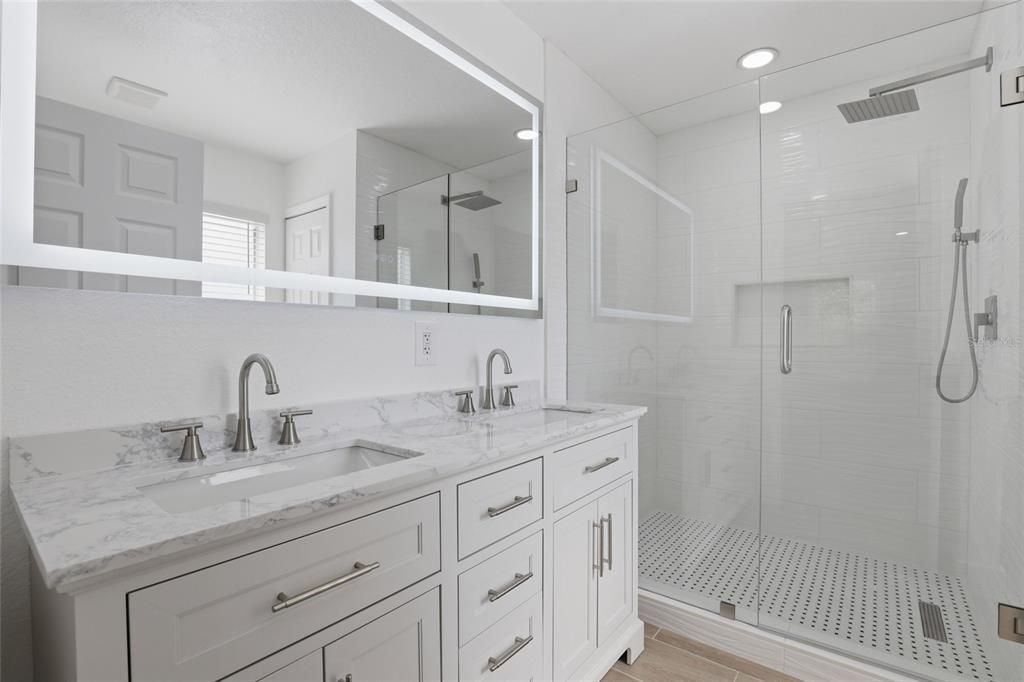 Activo con contrato: $295,000 (3 camas, 2 baños, 1364 Pies cuadrados)