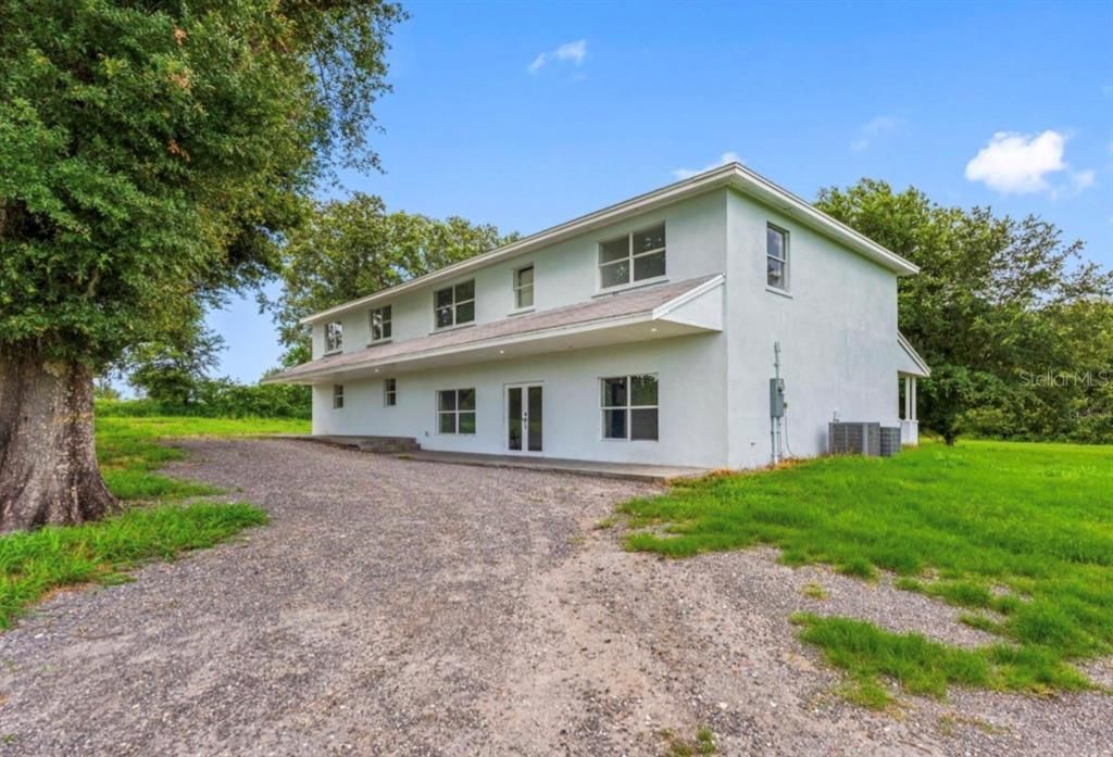 For Sale: $850,000 (6 beds, 4 baths, 4544 Square Feet)