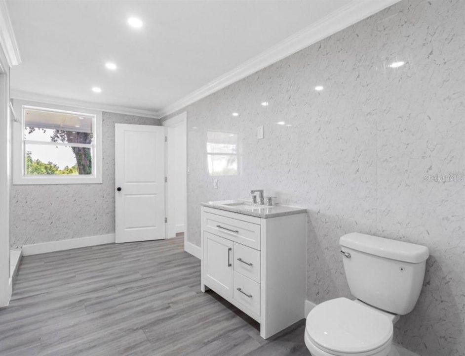 For Sale: $850,000 (6 beds, 4 baths, 4544 Square Feet)