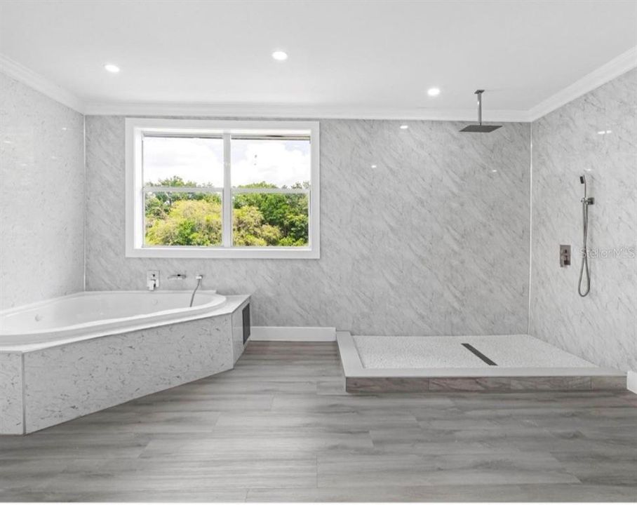 For Sale: $850,000 (6 beds, 4 baths, 4544 Square Feet)