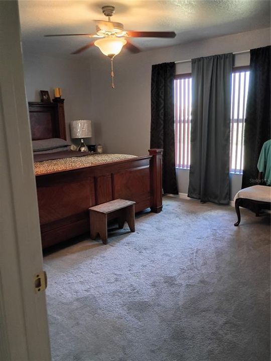 En Venta: $399,998 (4 camas, 2 baños, 2141 Pies cuadrados)