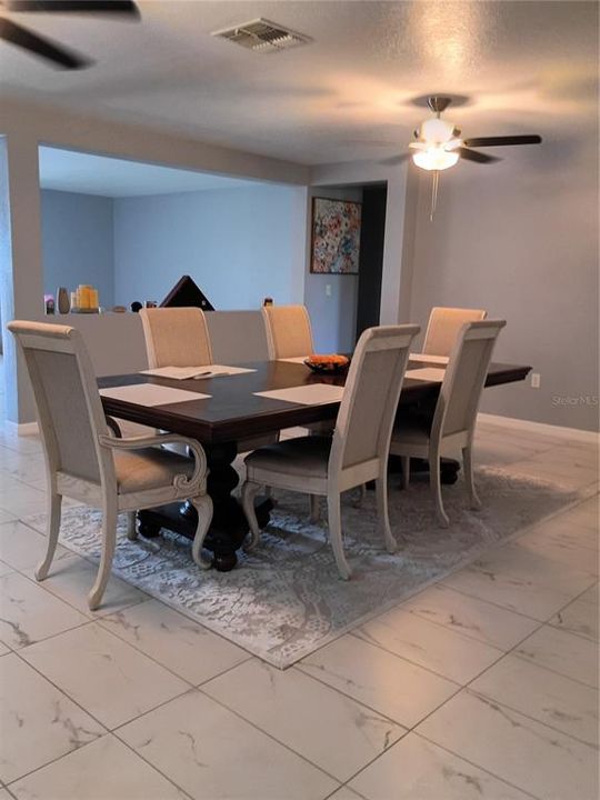 En Venta: $399,998 (4 camas, 2 baños, 2141 Pies cuadrados)