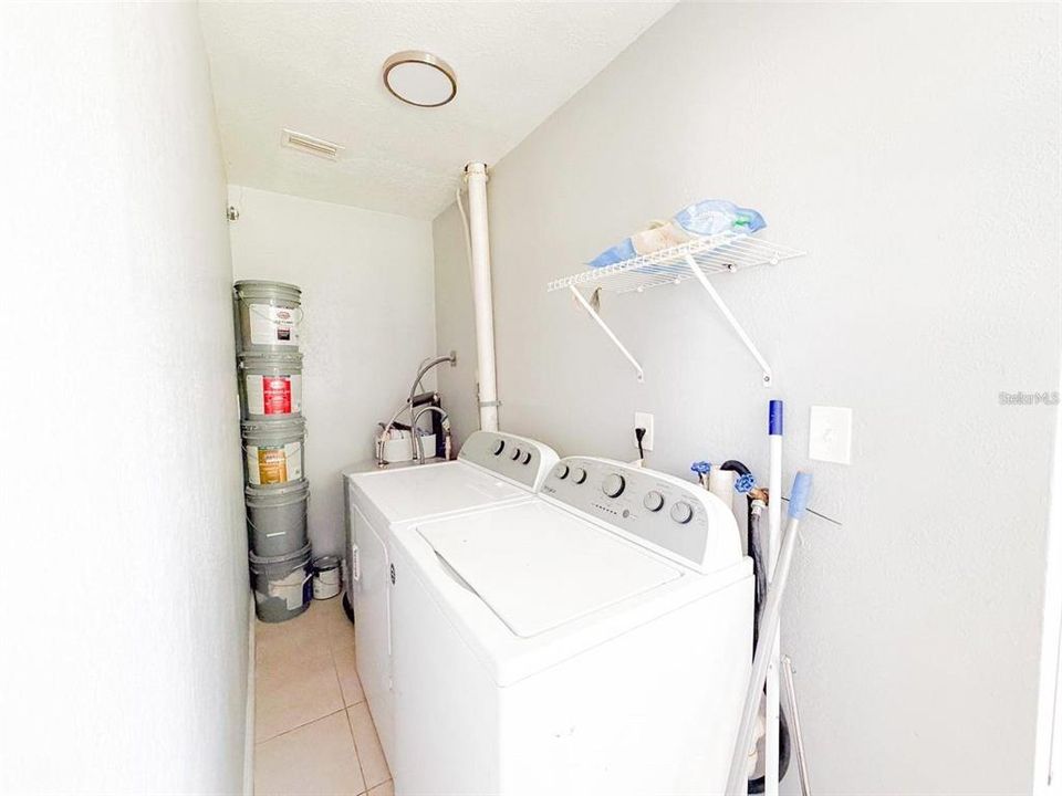 В аренду: $1,800 (3 спален, 1 ванн, 875 Квадратных фут)