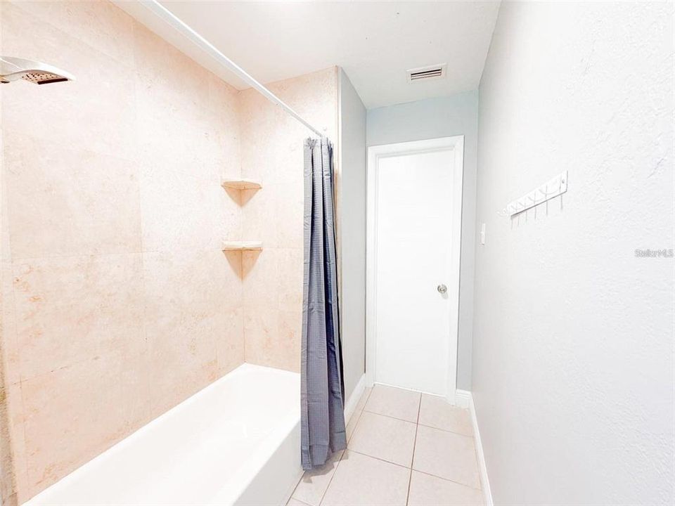 В аренду: $1,800 (3 спален, 1 ванн, 875 Квадратных фут)