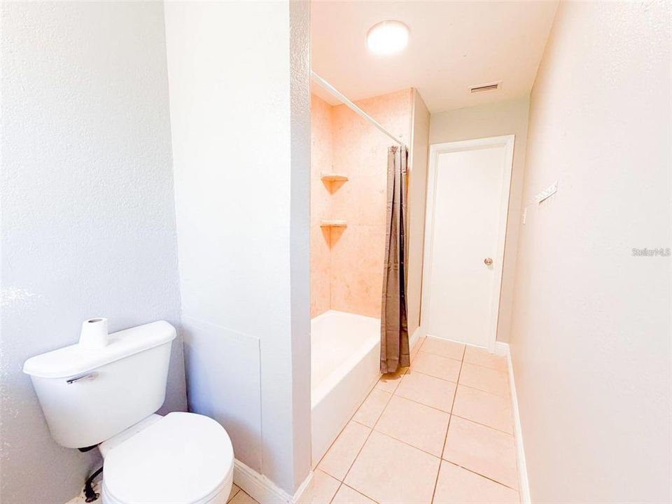 В аренду: $1,800 (3 спален, 1 ванн, 875 Квадратных фут)
