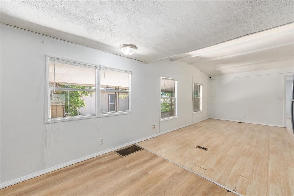 For Sale: $82,900 (2 beds, 2 baths, 920 Square Feet)