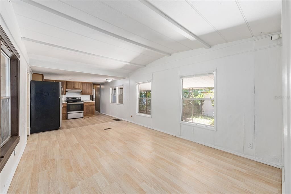 For Sale: $82,900 (2 beds, 2 baths, 920 Square Feet)