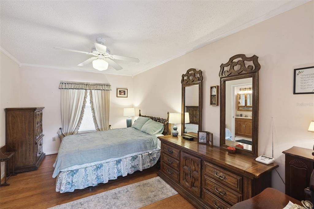 For Rent: $2,400 (3 beds, 2 baths, 1724 Square Feet)