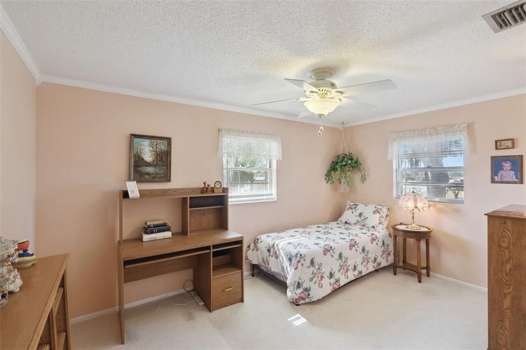 For Rent: $2,400 (3 beds, 2 baths, 1724 Square Feet)