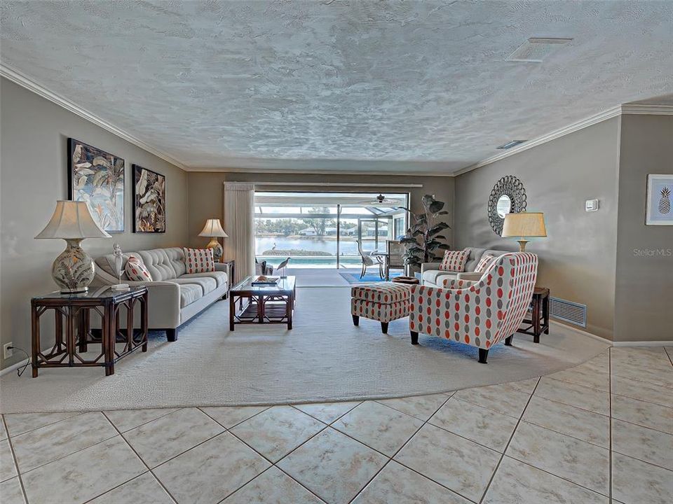 Activo con contrato: $599,900 (3 camas, 2 baños, 2698 Pies cuadrados)