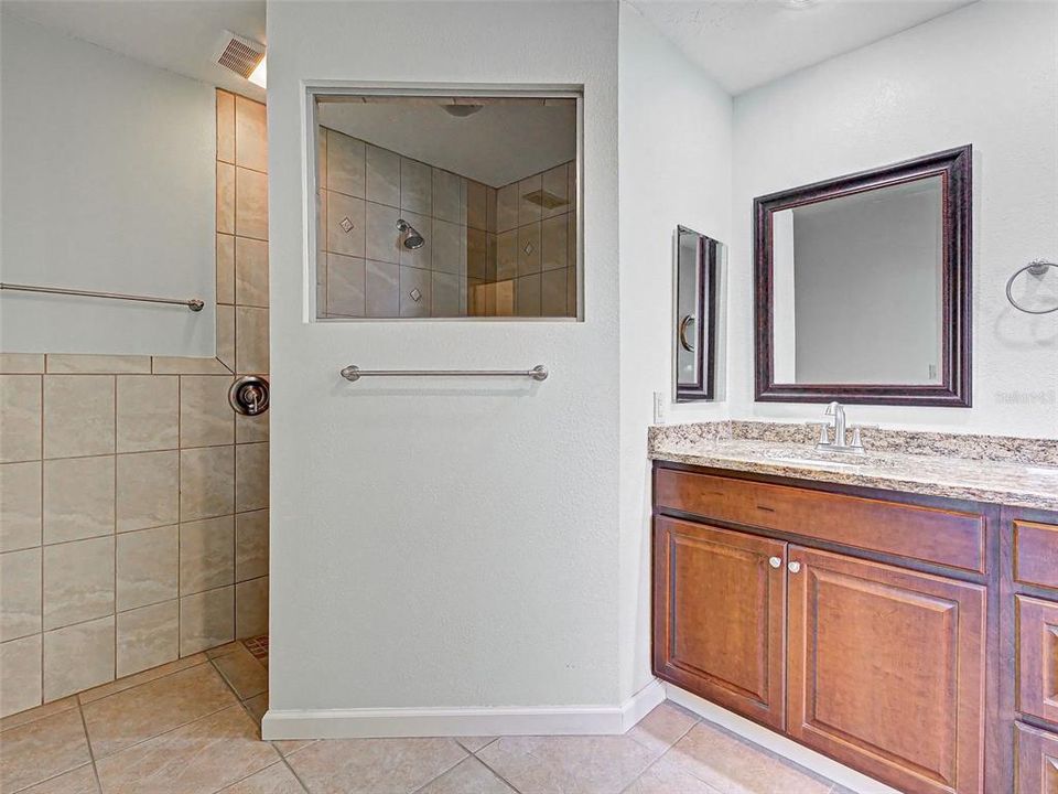 Activo con contrato: $599,900 (3 camas, 2 baños, 2698 Pies cuadrados)