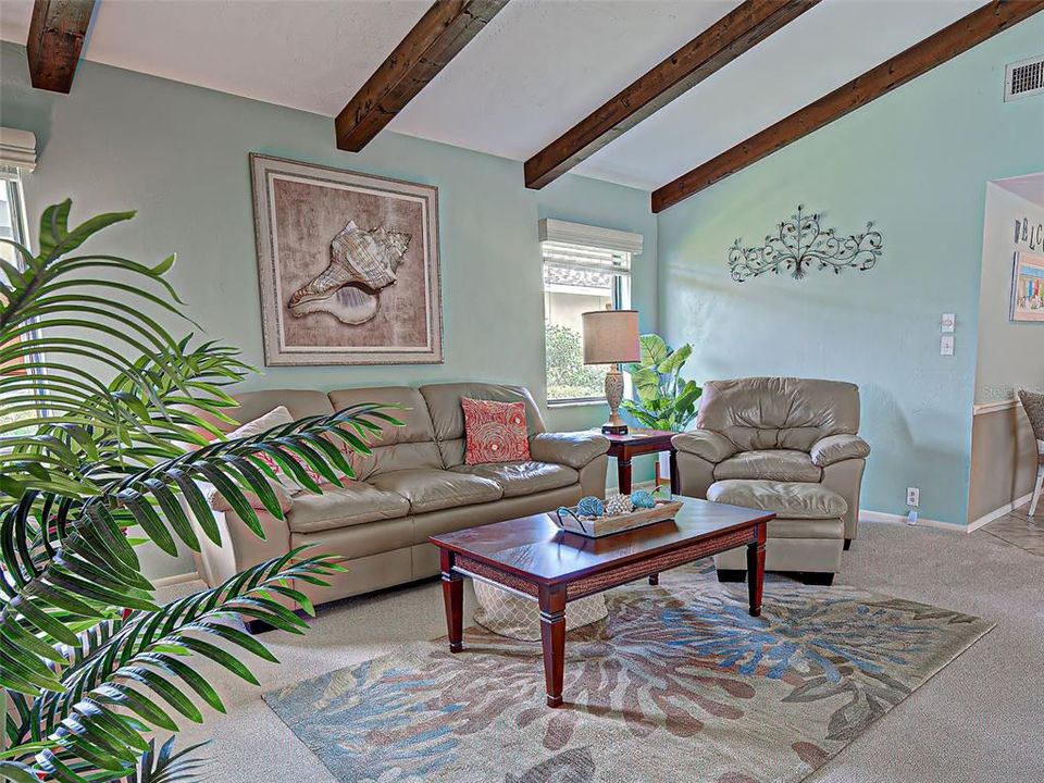 Activo con contrato: $599,900 (3 camas, 2 baños, 2698 Pies cuadrados)