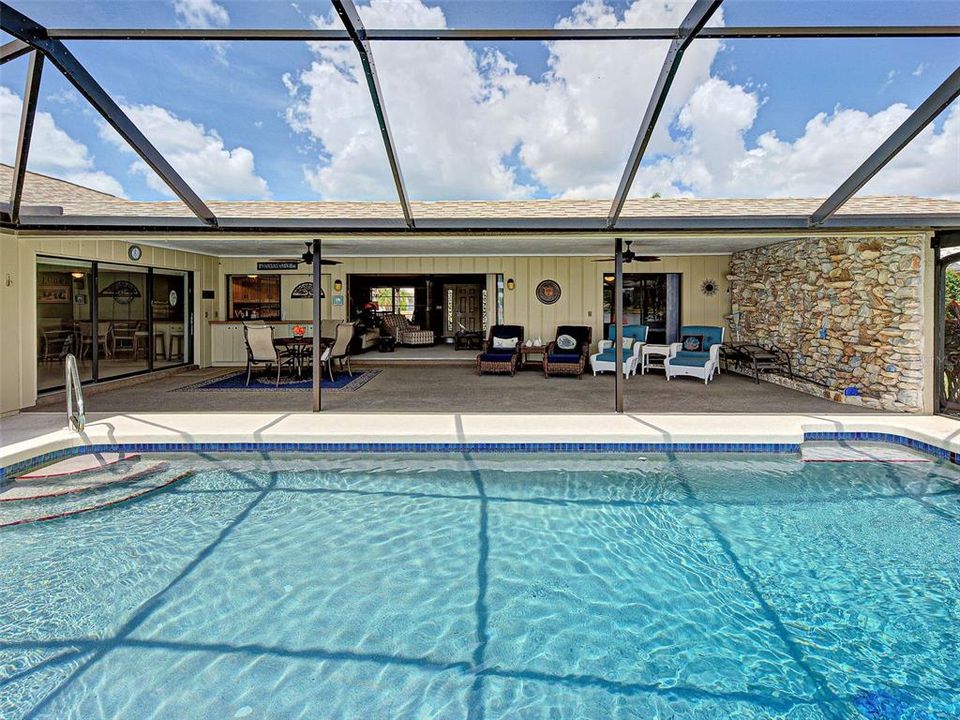 Activo con contrato: $599,900 (3 camas, 2 baños, 2698 Pies cuadrados)