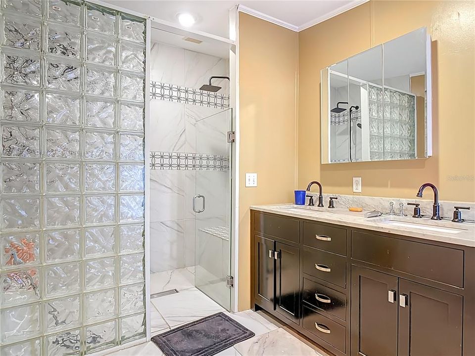 На продажу: $249,900 (3 спален, 2 ванн, 2380 Квадратных фут)