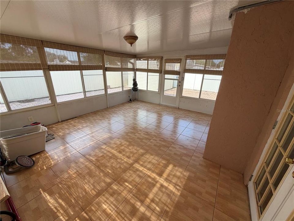 Под контрактом: $325,000 (3 спален, 2 ванн, 1209 Квадратных фут)