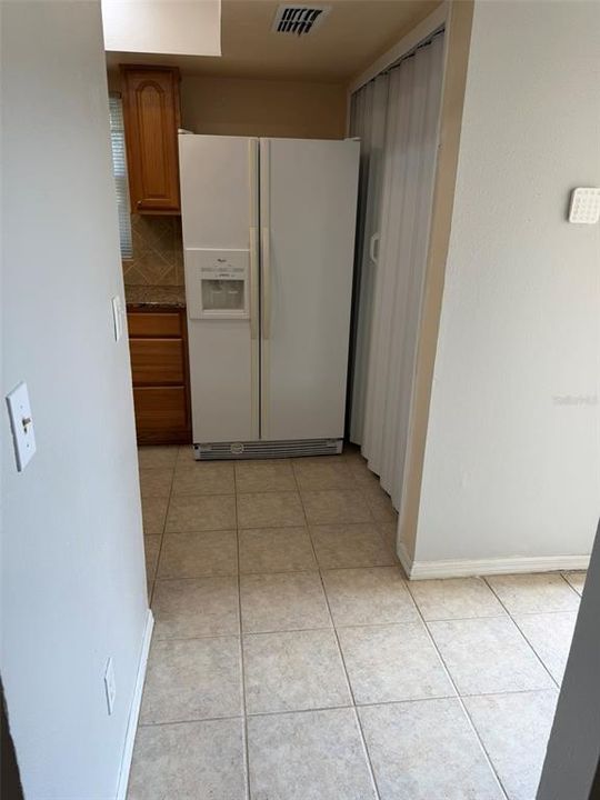 Под контрактом: $325,000 (3 спален, 2 ванн, 1209 Квадратных фут)