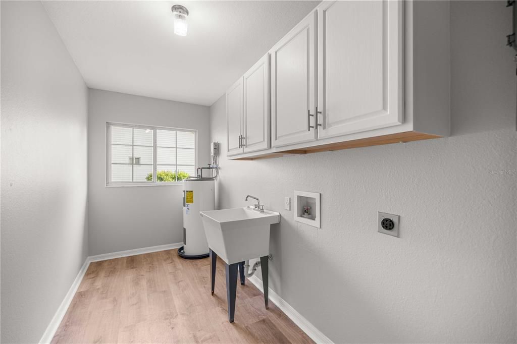 Под контрактом: $274,999 (3 спален, 2 ванн, 1734 Квадратных фут)