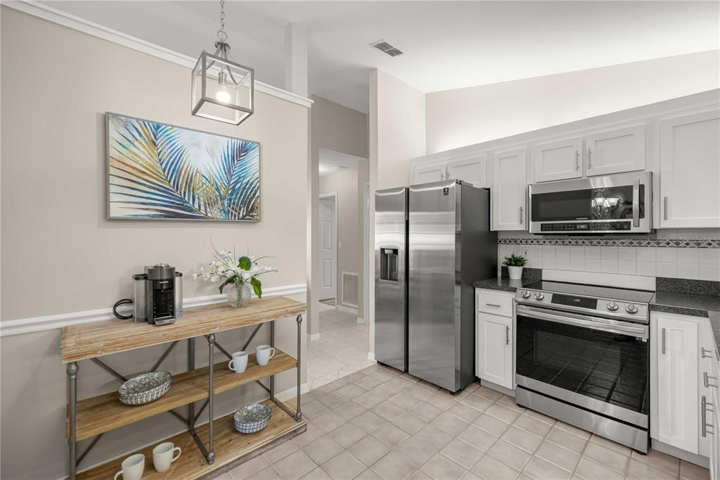 Под контрактом: $274,999 (3 спален, 2 ванн, 1734 Квадратных фут)