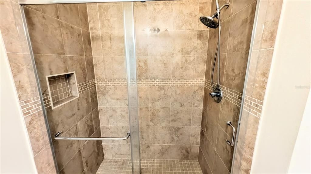 Active With Contract: $1,800 (3 beds, 2 baths, 1417 Square Feet)