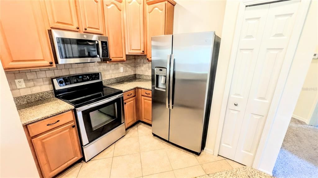 Active With Contract: $1,800 (3 beds, 2 baths, 1417 Square Feet)