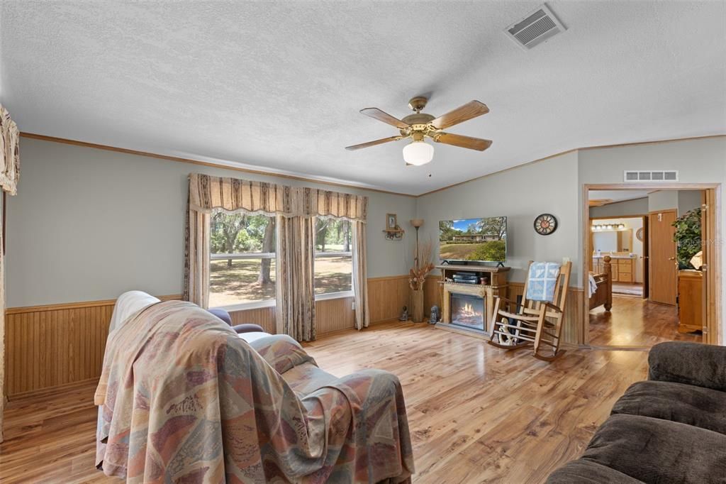 En Venta: $389,900 (3 camas, 2 baños, 1728 Pies cuadrados)