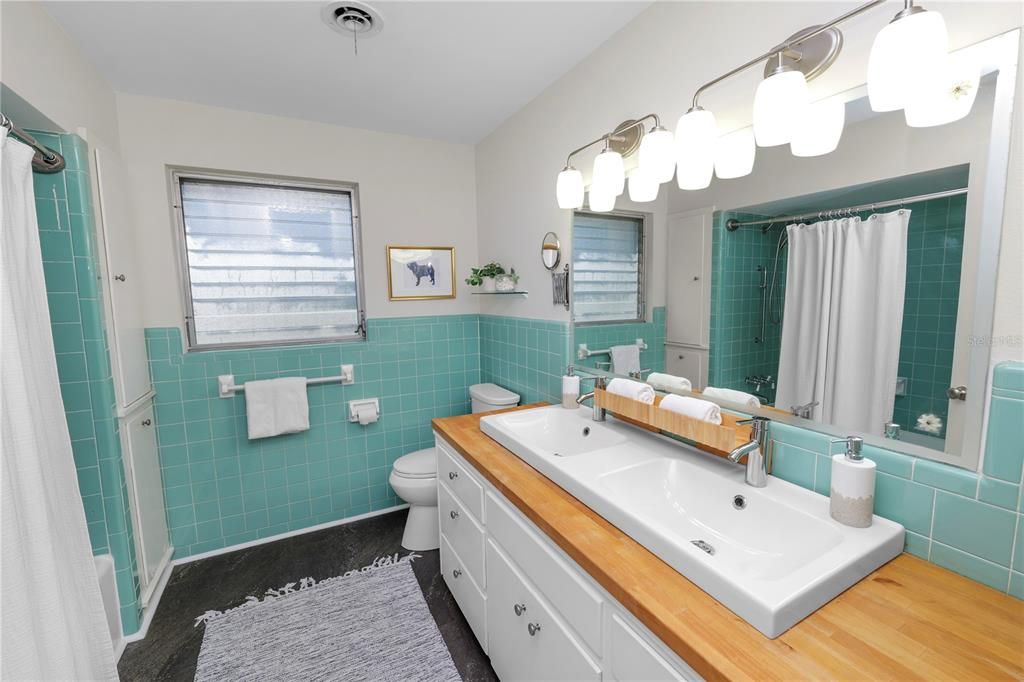 Activo con contrato: $564,900 (4 camas, 3 baños, 2829 Pies cuadrados)
