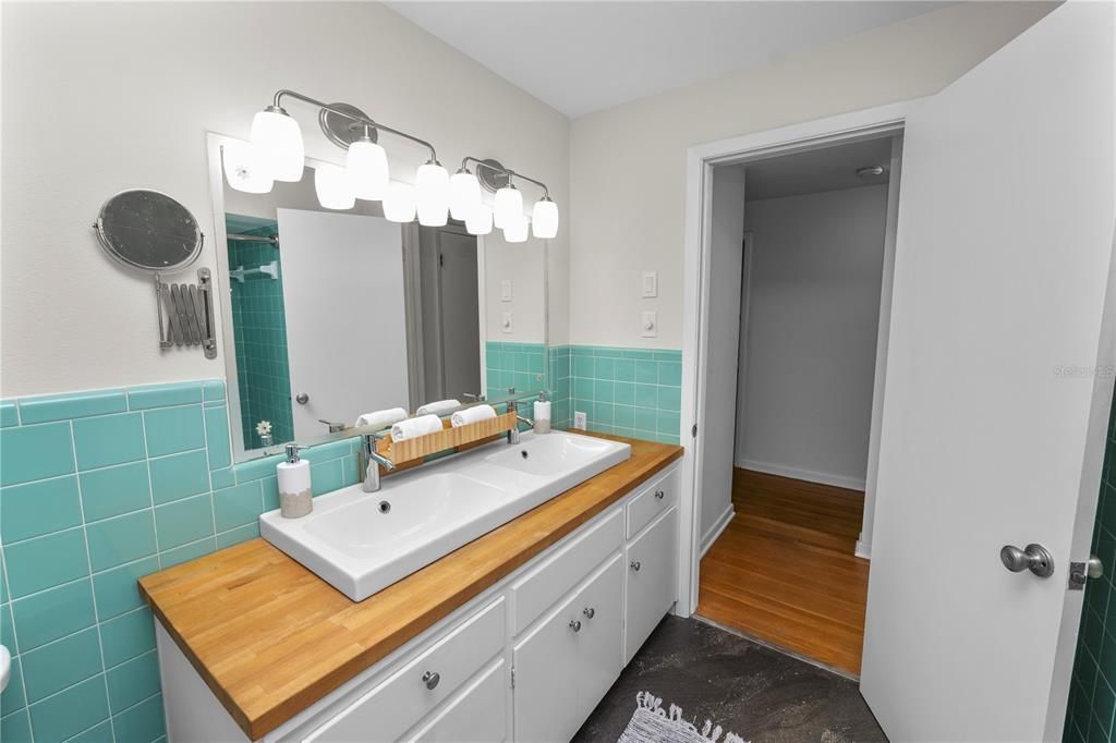 Activo con contrato: $564,900 (4 camas, 3 baños, 2829 Pies cuadrados)