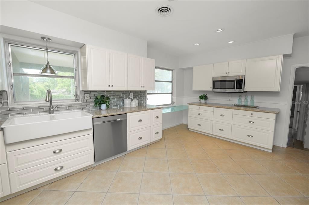 Activo con contrato: $564,900 (4 camas, 3 baños, 2829 Pies cuadrados)