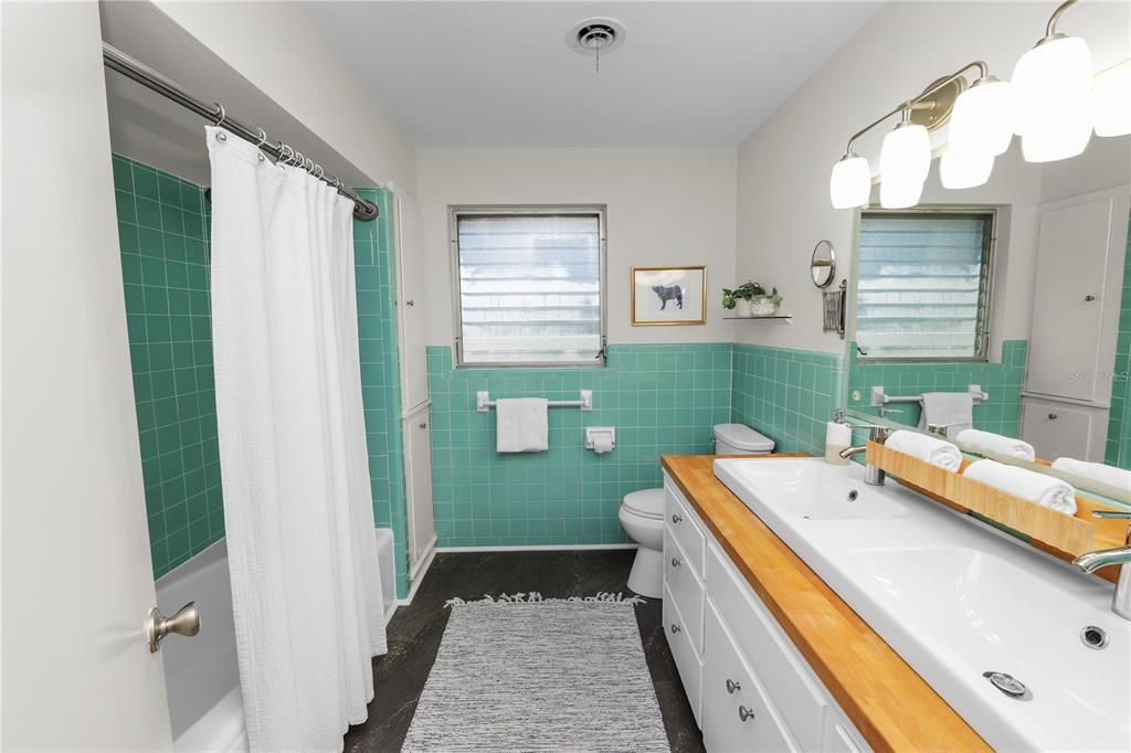 Activo con contrato: $564,900 (4 camas, 3 baños, 2829 Pies cuadrados)