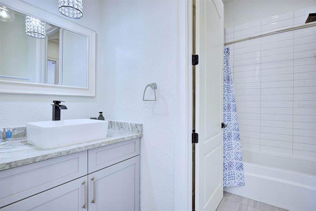 For Sale: $975,000 (5 beds, 3 baths, 4041 Square Feet)